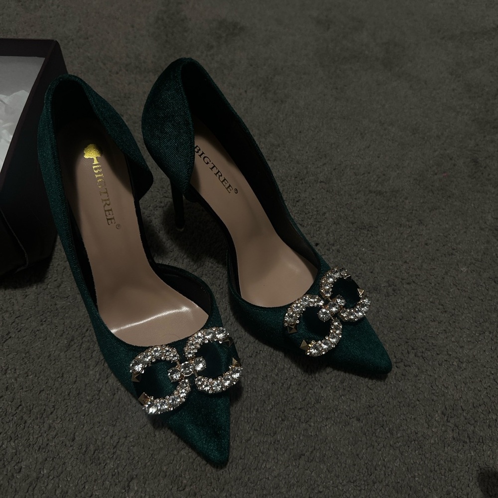 Sophisticated Green Heels with Jewel Accents